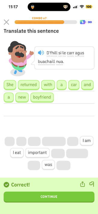 Translate this sentence
D'fhill si le carr agus buachaill nua.

She returned with a car and a new boyfriend.